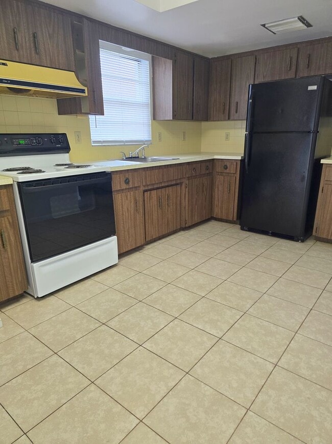 Photo - Amazing 2/1 Near Downtown Inverness!!!