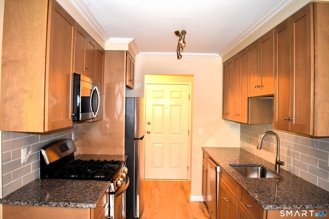 24 Teresa Pl Unit 24