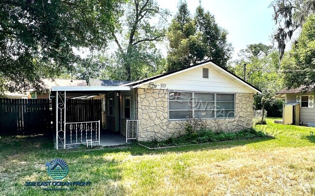 Building Photo - Adorable 3 bedroom / 1 bathroom home now a...