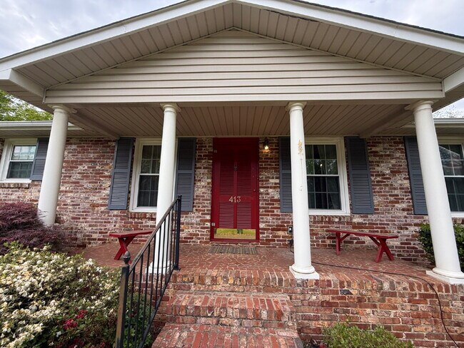 Photo - Modern Comforts with Granite & Hardwood Finishes!" 3 Bedroom 2 bath home.