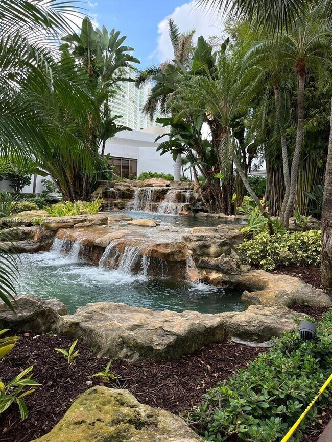 19707 Turnberry Way Unit 4L