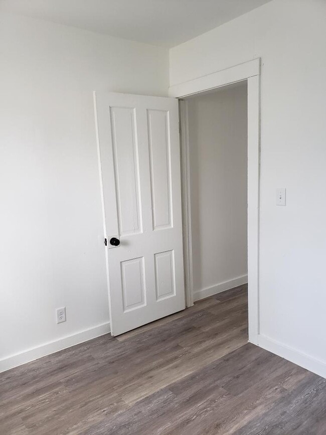 Photo - 715-711 11th Ave