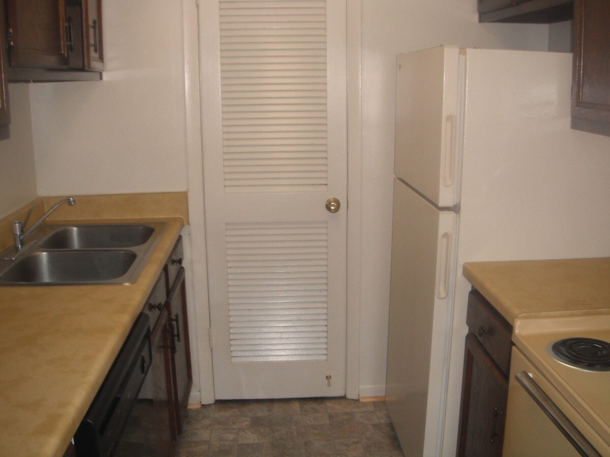 Photo - Hounds Chase Apartments