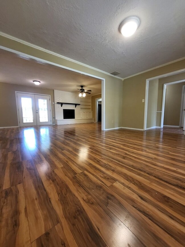 Photo - (4) Bed/(2) Bath + (2) Living Areas Avail ...