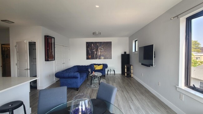 Photo - 5711 Washington St Unit 301