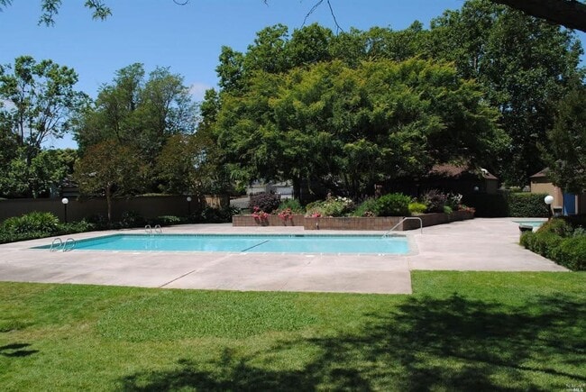 Photo - 1056 Peggotty Pl