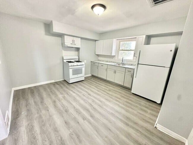 Photo - 275 S Broad St