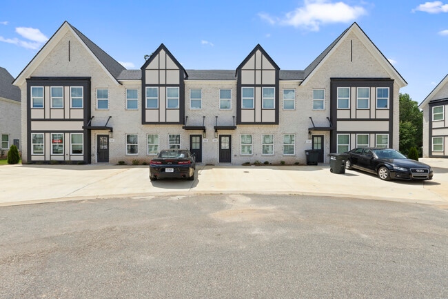 Photo - 566 Waterpoint Way