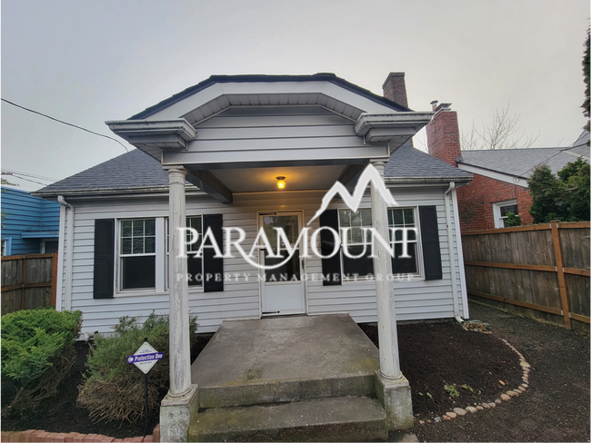 3 Story Home in the Heart of Bremerton!!! - 3 Story Home in the Heart of Bremerton!!!