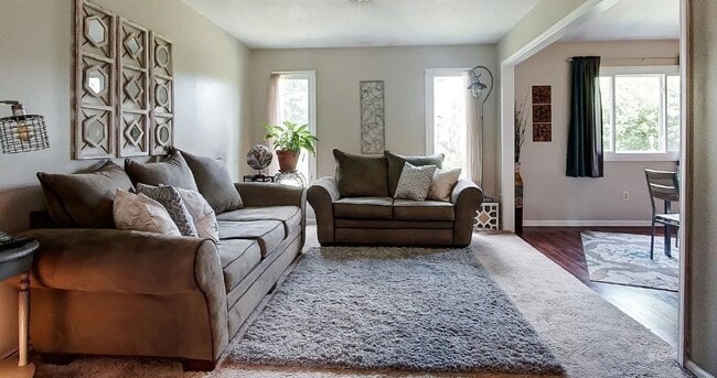 Photo - 2127 Skyhawk Dr