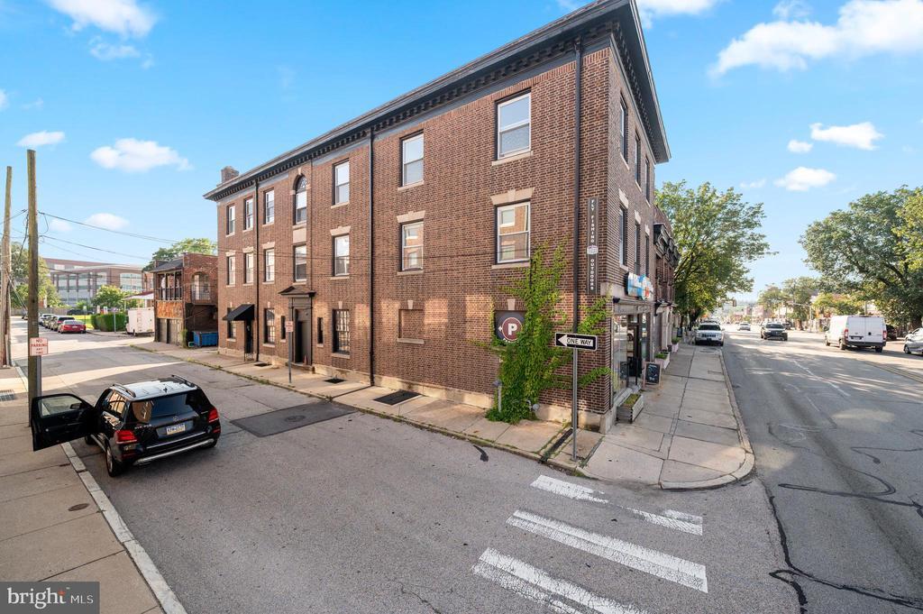 Photo - 834 W Lancaster Ave Apartment Unit 3R