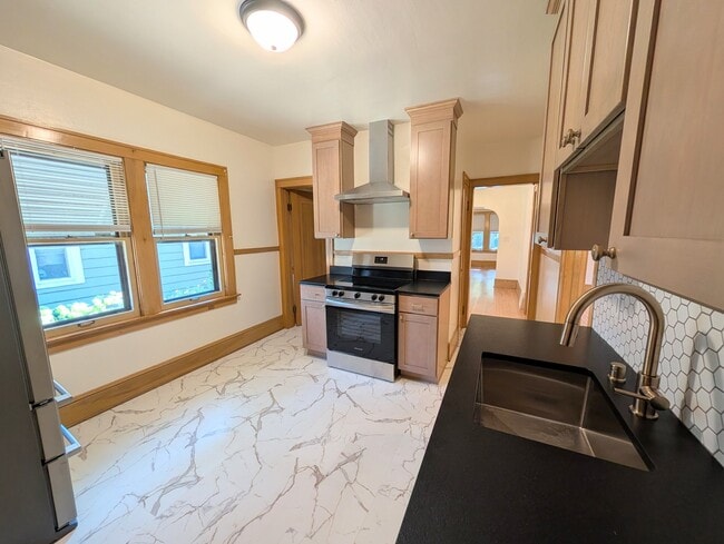 Building Photo - 2344 N 68th St Unit Lower