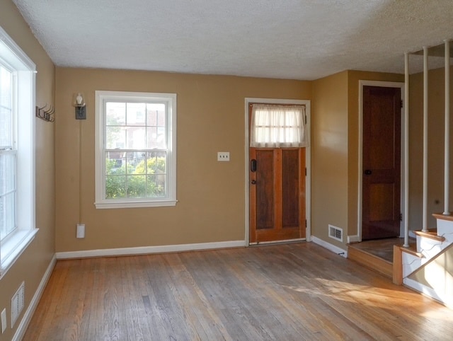 Entrance room - 7141 Greenwood Ave