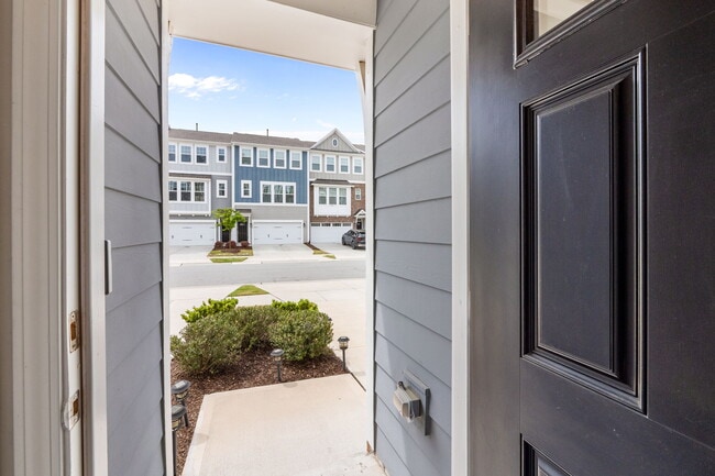 Photo - 1039 Commack Dr