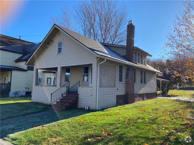 Building Photo - 400 Pawling St Rental