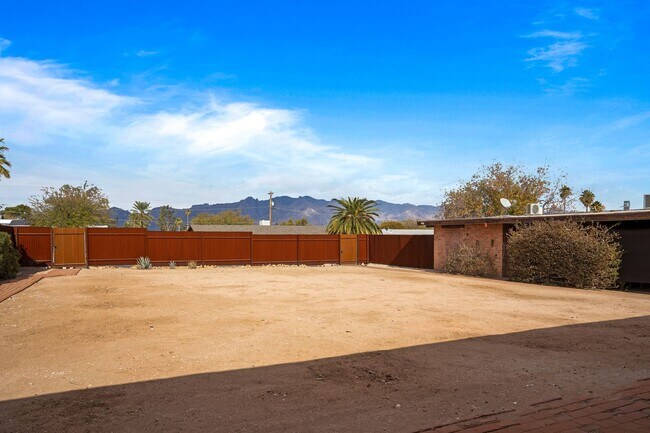 Photo - 2230 E Spring St Unidad 1