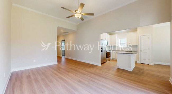 Photo - 112 S Sina St