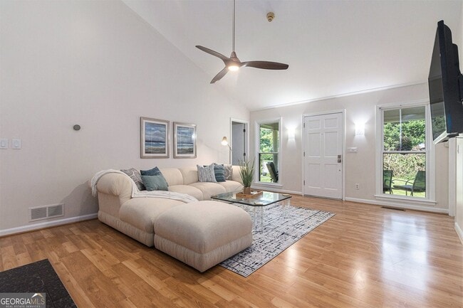 Photo - 1402 McLendon Dr