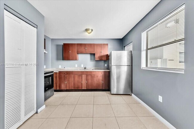 Photo - 365 NW 8th St Unit 208
