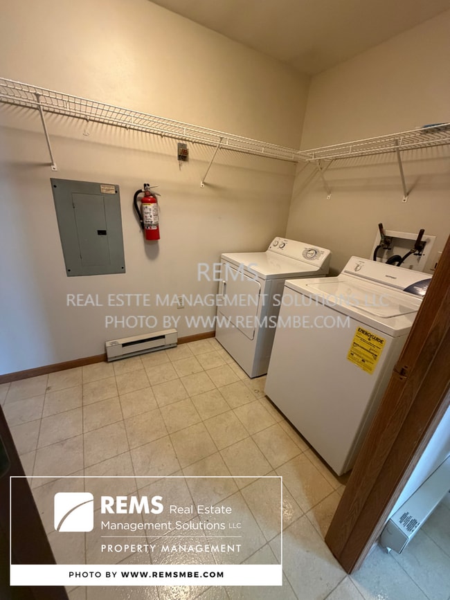 Photo - 703 4th St Unit 2