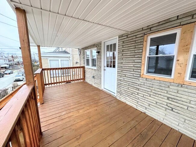 Photo - 1337 Methyl St