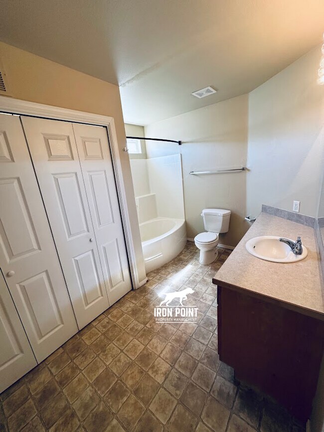2107 E Whispering Willow Ln Unidad 101