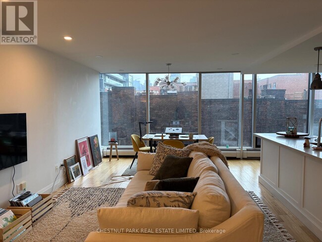 Photo - 30 Wellington St E Unité 604