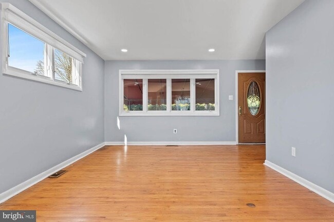 Photo - 309 Williams Rd