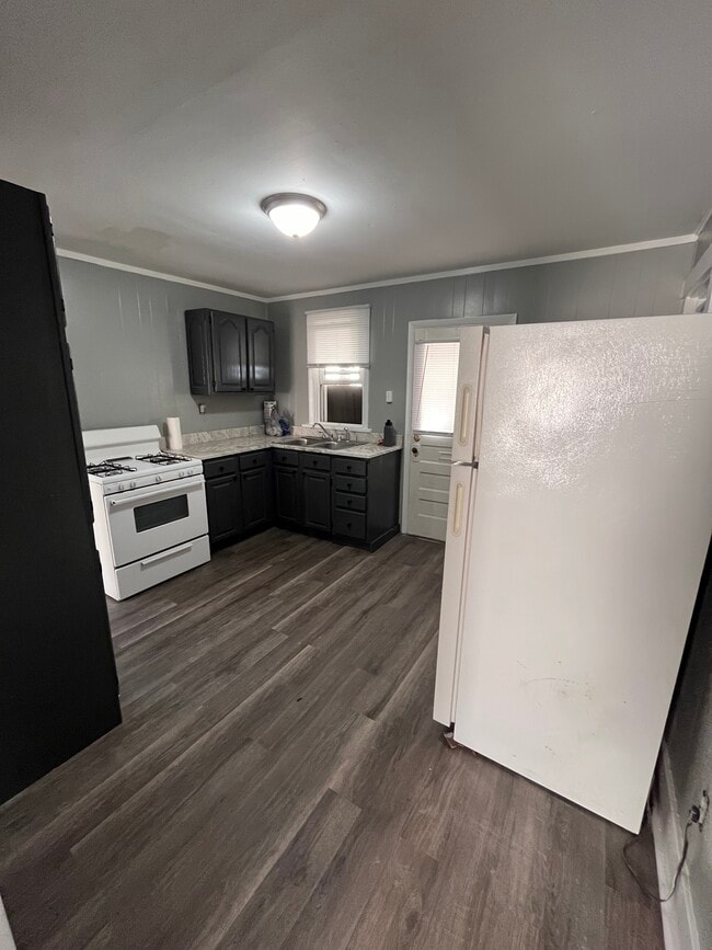 Building Photo - 1609 Kenneth Ave Unit REAR Rental