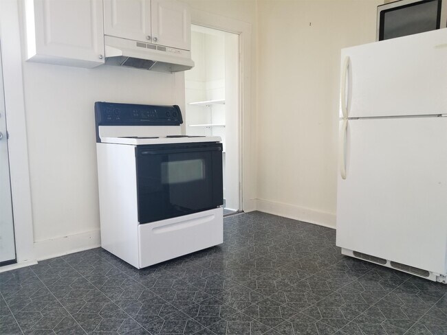 Photo - 211 W 5th St