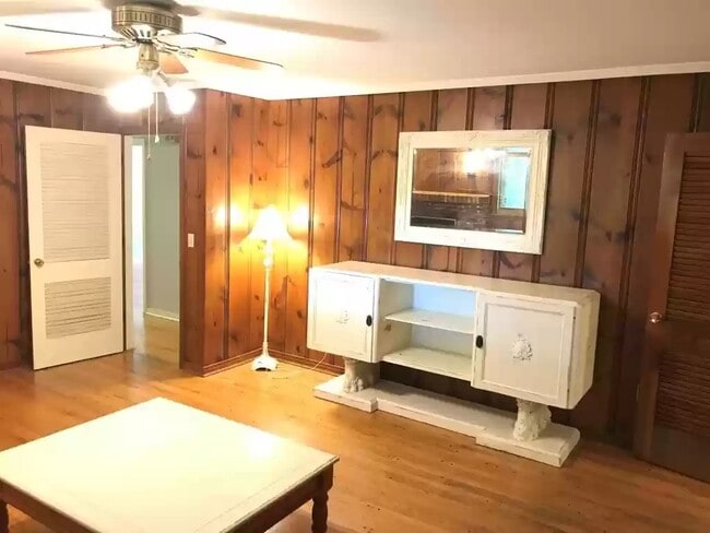 Photo - 418 Longest Rd