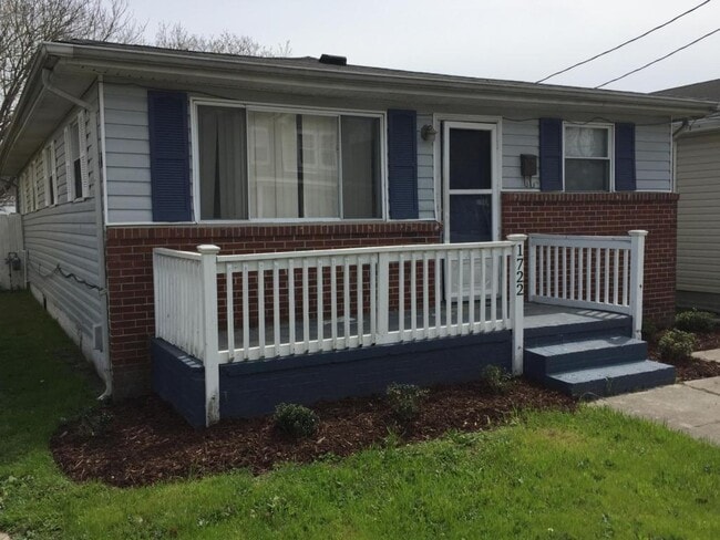 Photo - 1722 Selden Ave