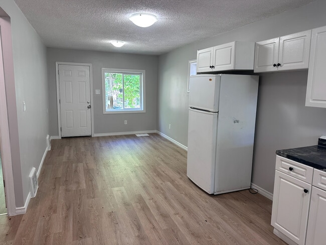 Photo - 1208 Garnet St