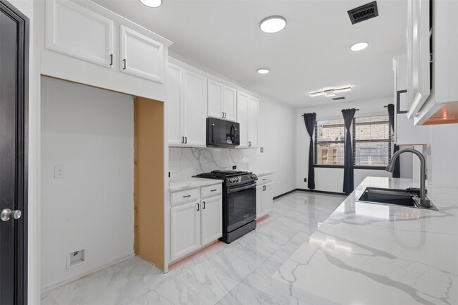 Building Photo - 27947 Hendrix Park Dr