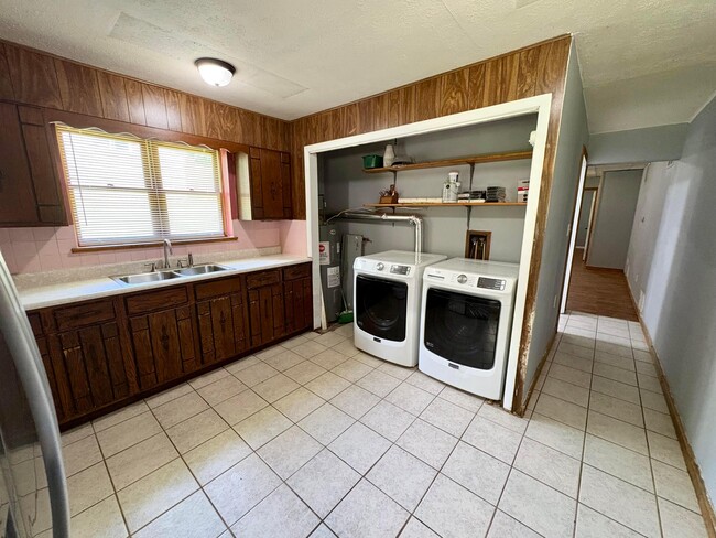 Photo - 871 Baird St Unit B