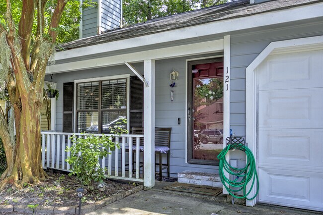 Photo - 121 Holland Park Cir