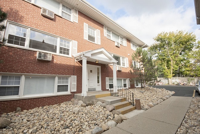Tiffany Lake - Tiffany Lake Apartments