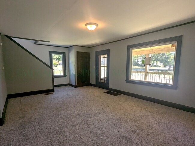 Photo - 326 N Independence Ave