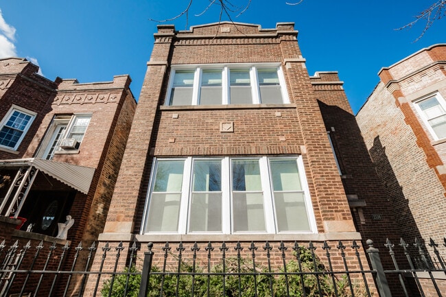 Photo - 2136 N Avers Ave Unit 1