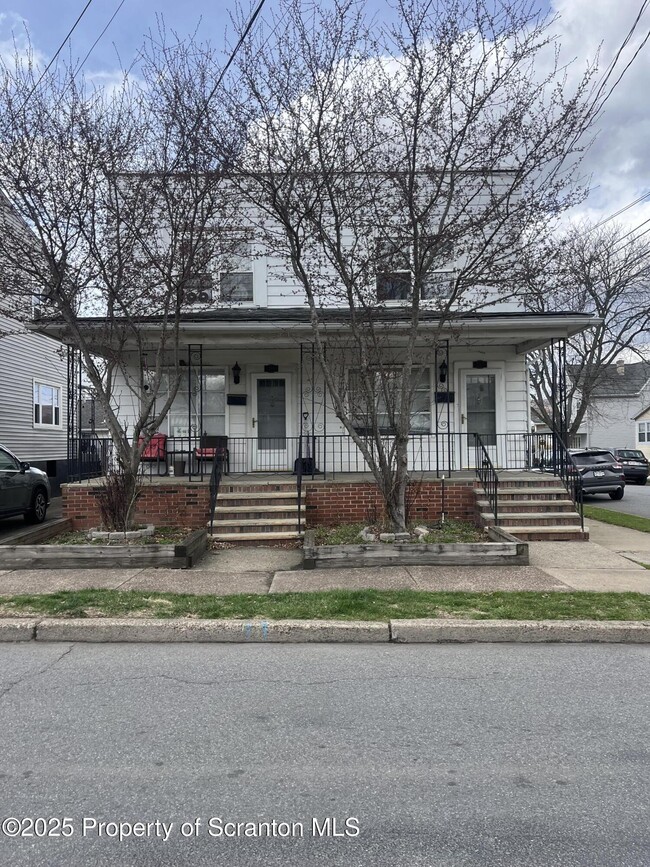 Building Photo - 247 Plymouth Ave Rental