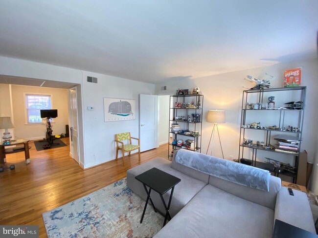 Building Photo - 706 S Fayette St Unit 12