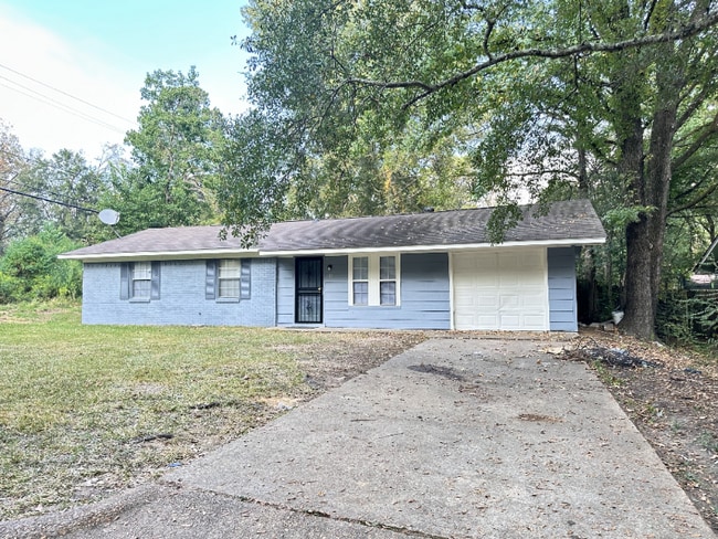 Building Photo - 106 E Woodcrest Dr