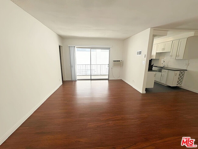 1026 N Genesee Ave Unit 9