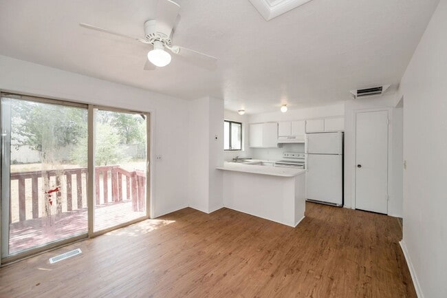 Photo - Spacious 2 Bedroom Duplex In West Valley City