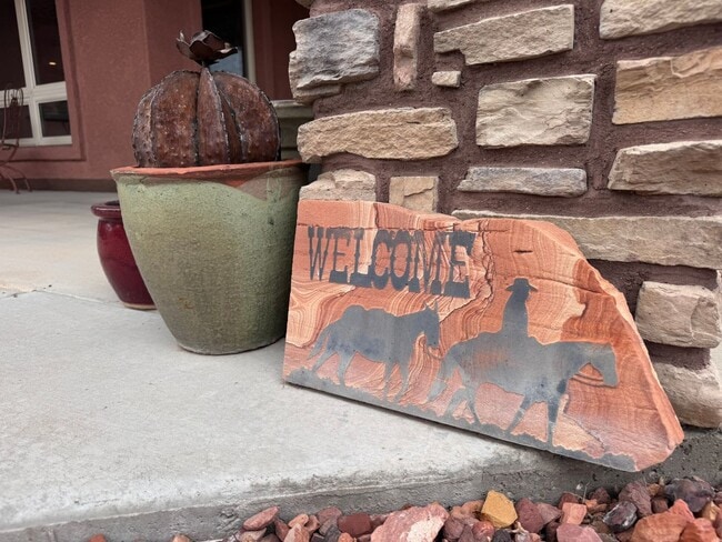 Photo - Stylish One-Story FULLY FURNISHED 3Bed, 2Bath, 2Car in Fruita CO!!!