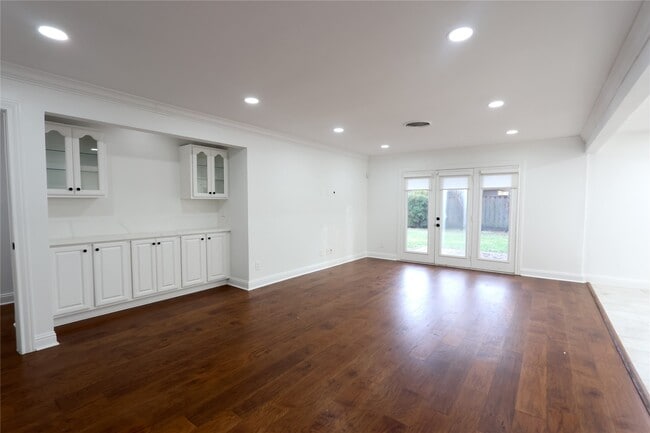 Building Photo - 4839 McDermed Dr