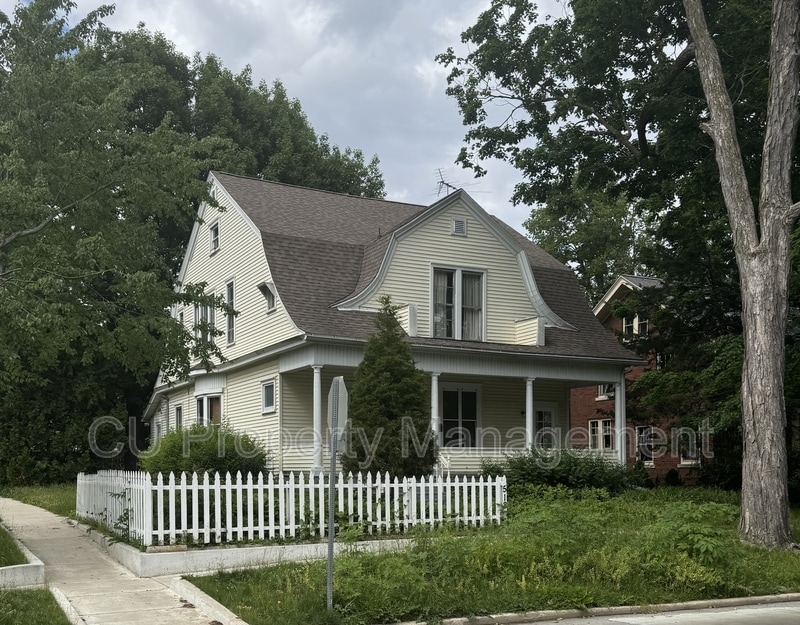 Photo - 512 W Clark St House