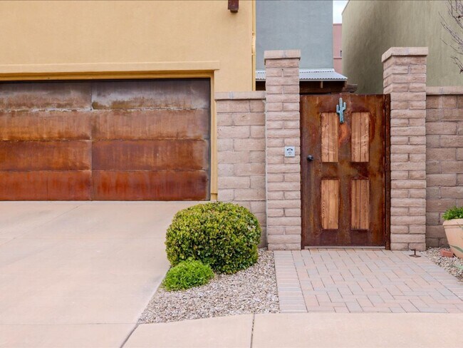 Photo - 3 Bedroom 2.5 Bathroom FULLY FURNISHED!