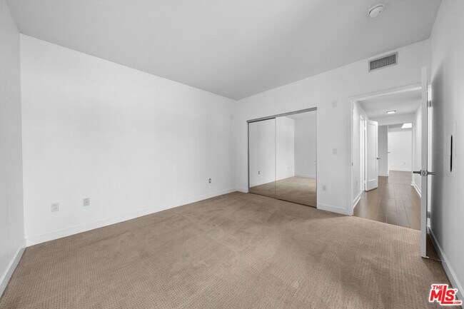 Photo - 436 S Virgil Ave Unidad 407