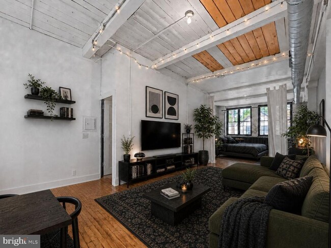 Building Photo - 14 Harvey St Unit 2W